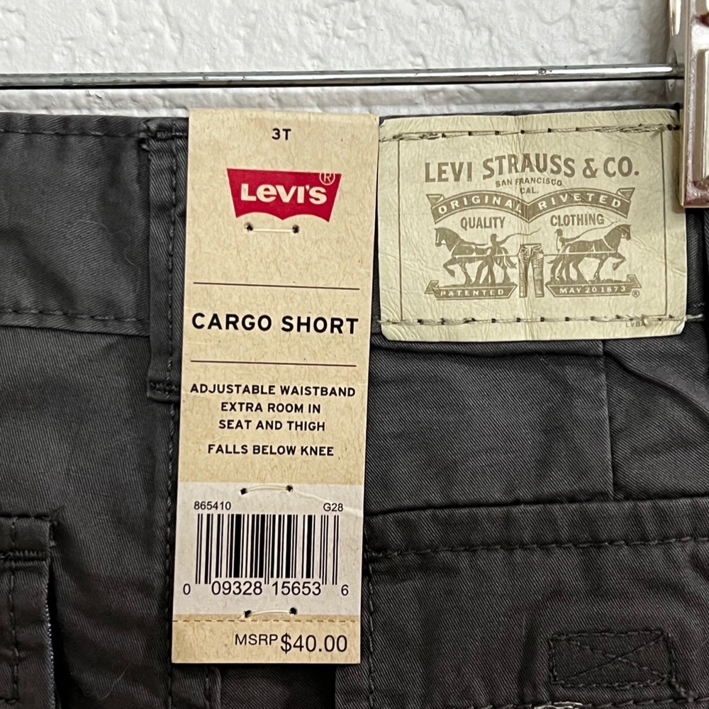 NWT Levi's Charcoal Gray Cargo Shorts - Picture 6 of 6